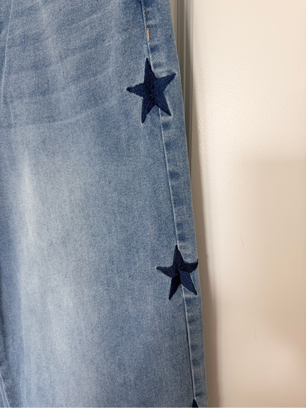 Madden NYC Light Wash Star-Accent Embroidered Straight Leg Jeans, Size 8 - Picture 6 of 7